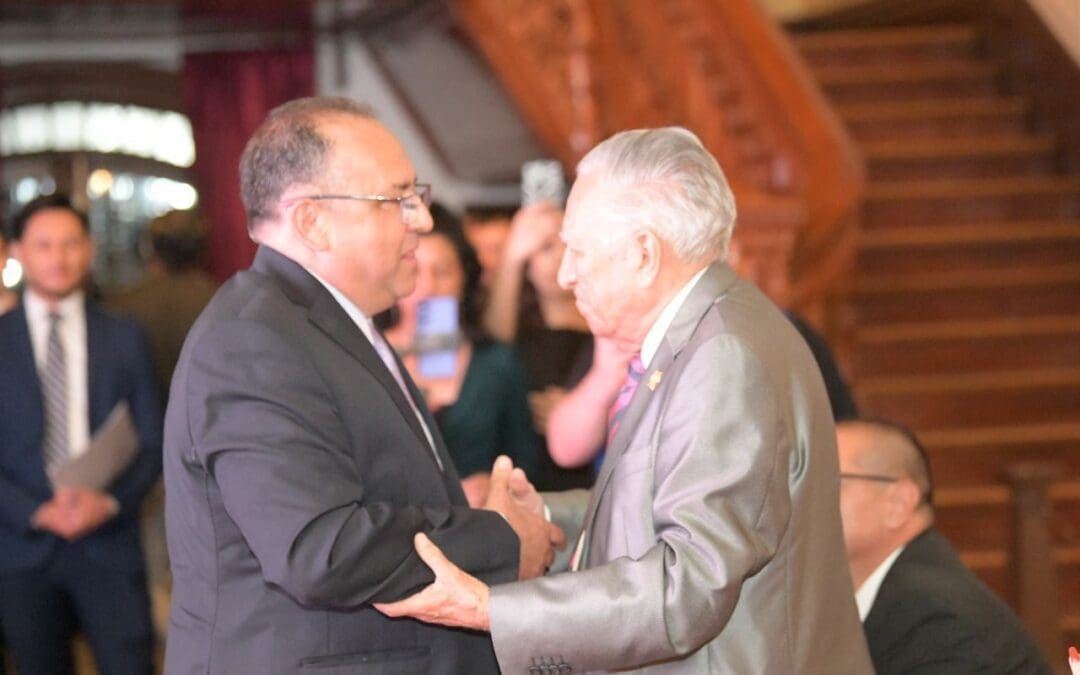 Es homenajeado Luis Rivera Soto