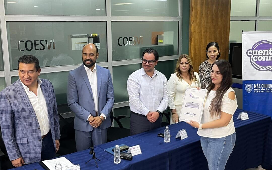COESVI entrega escrituras a familias de Chihuahua y Aquiles Serdán 