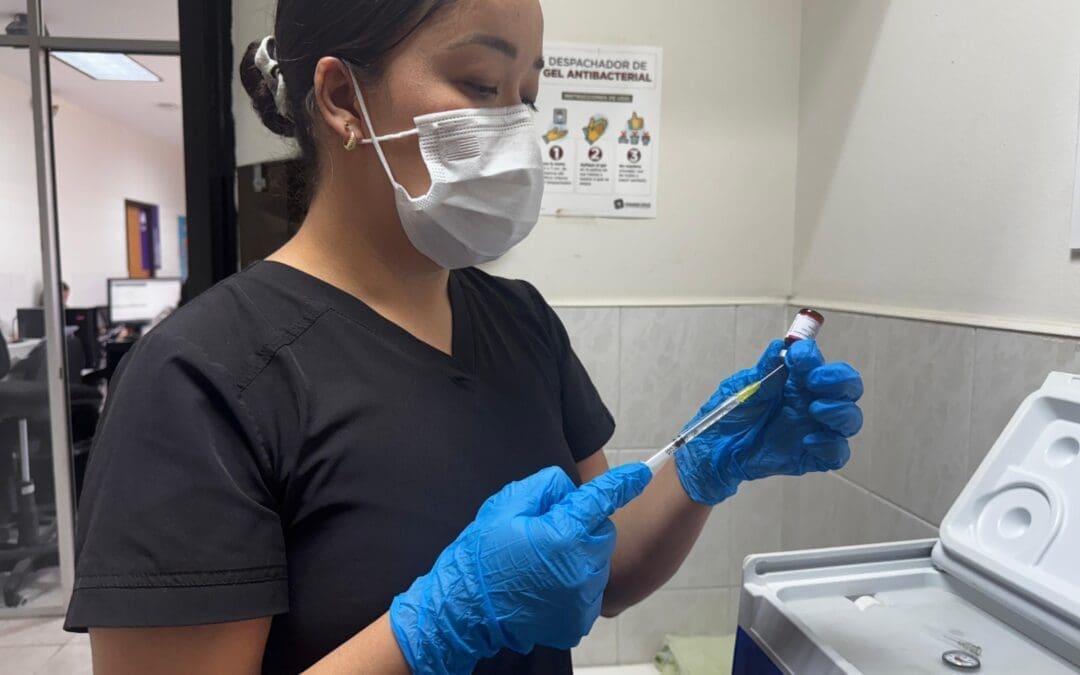 Pensiones Civiles inicia campaña de vacunación contra sarampión en todo el estado