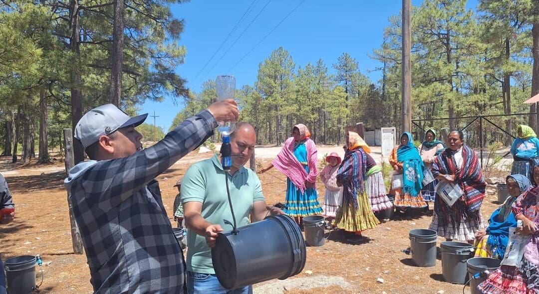 Entregan filtros y agua potable a comunidades de la Sierra Tarahumara