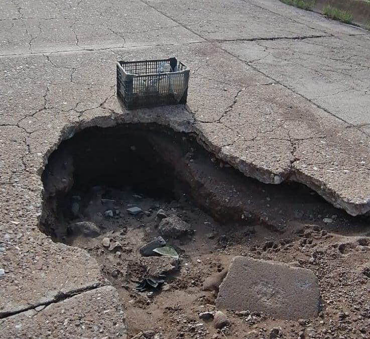Mega socavón en el Fraccionamiento Lourdes
