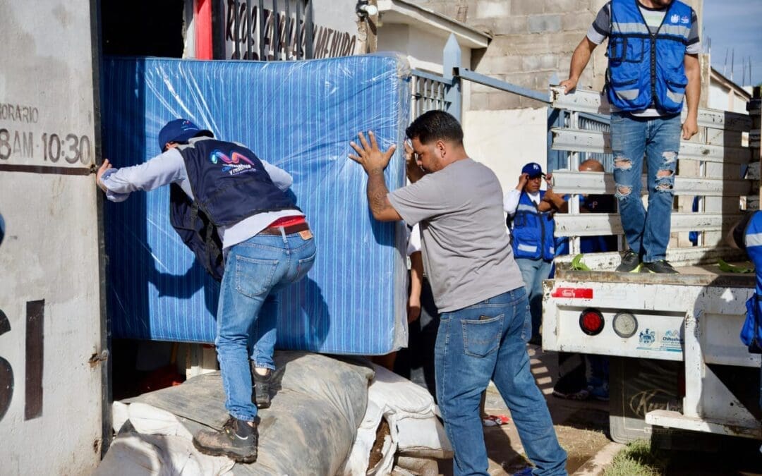 Regresan a llevar apoyos a colonias afectadas por las lluvias