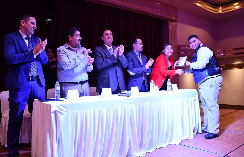 Entregan premios a ganadores del concurso estatal “Don Quijote nos invita a leer”