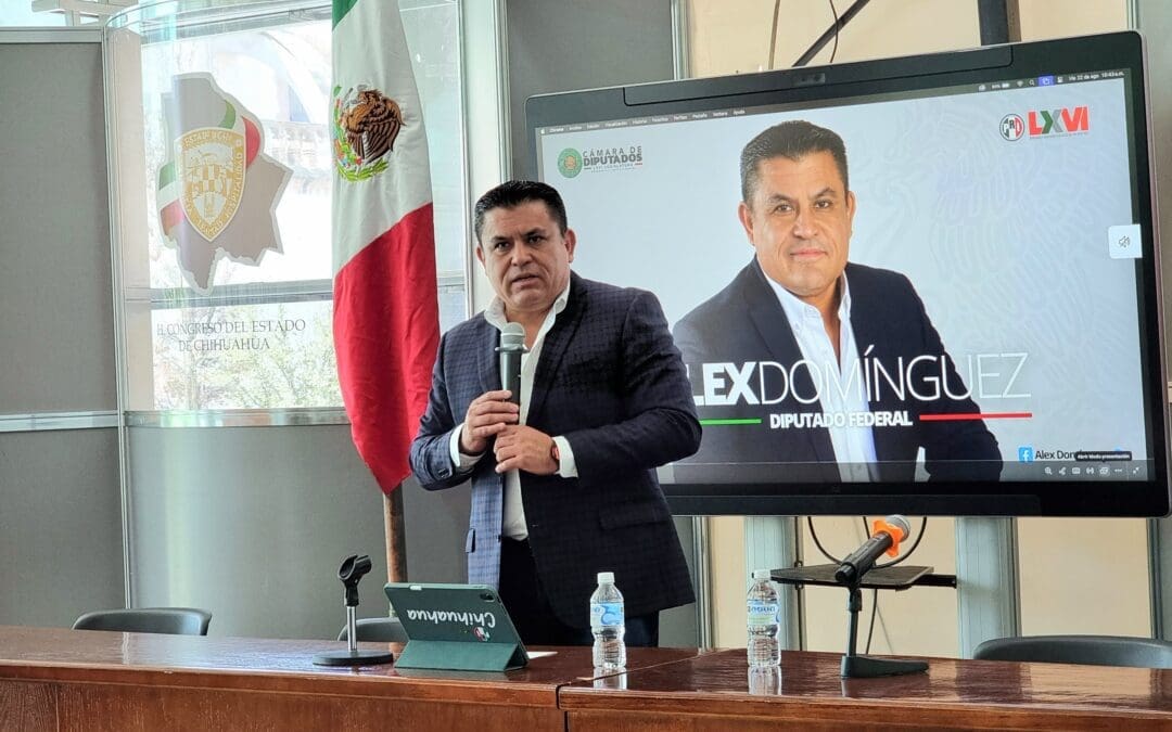 Alex Domínguez explica a jóvenes de las «Coaliciones»