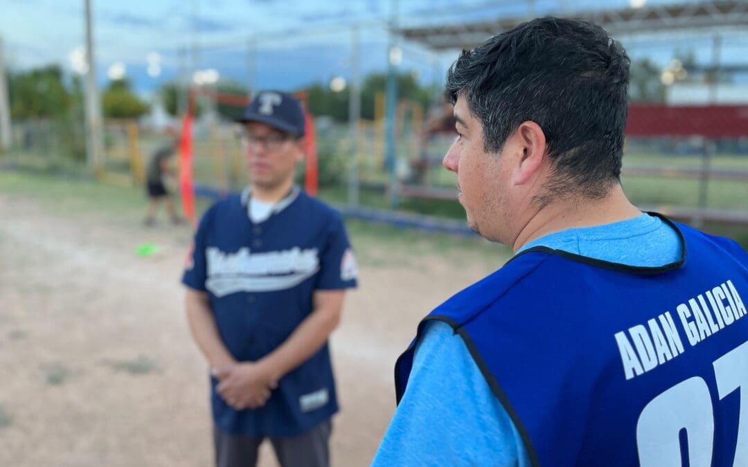 Se reúne Adán Galicia con jóvenes de la Liga Escuela Tarahumara