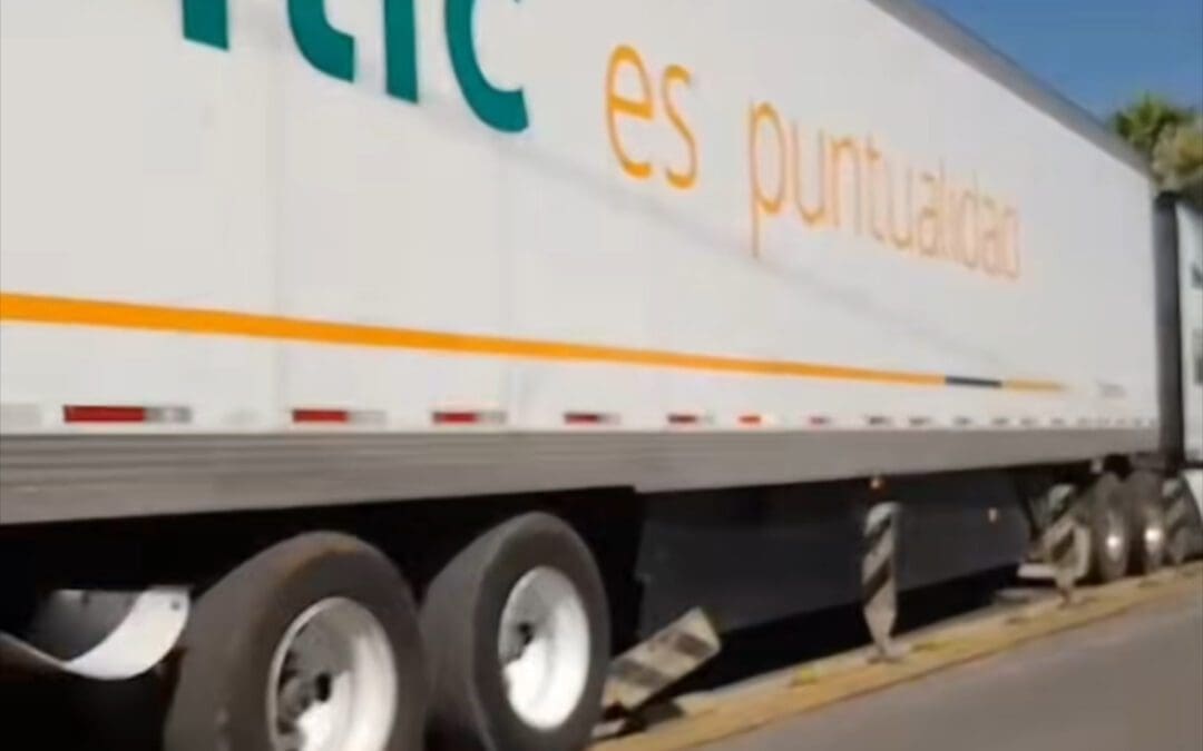 Así quedó el carril de Bowí tras paso de tráiler; lo multan 