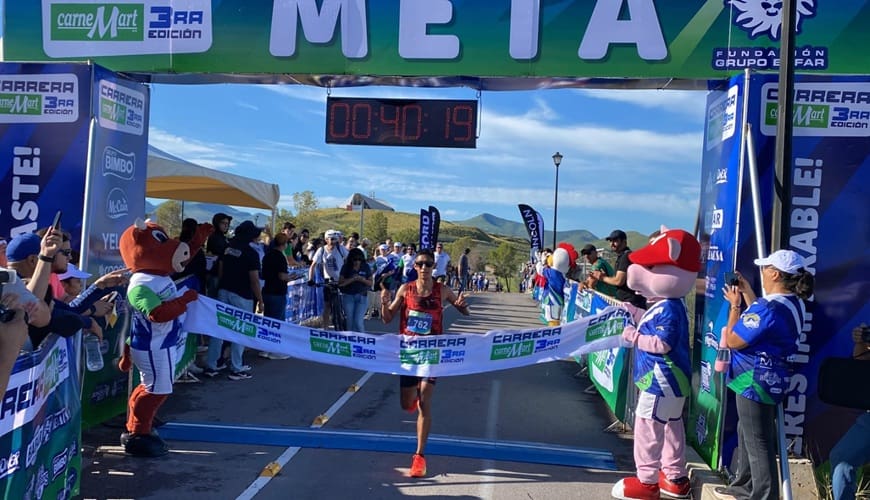 Ana Machuca y Daniel Reyes los ganadores del 10k CarneMart