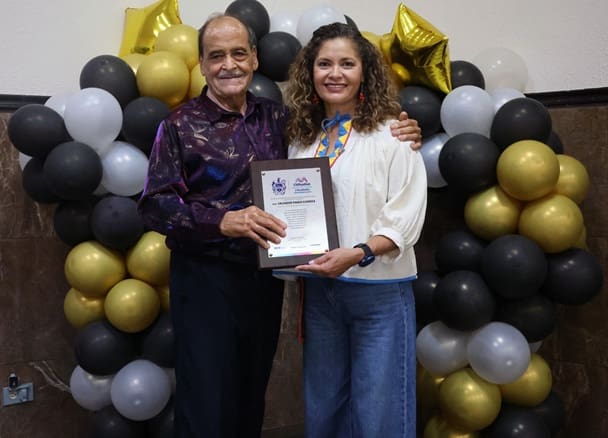Reconoce Municipio trayectoria en el cachibol de Salvador Pando Esparza