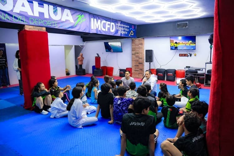 Reconoce alcalde Marco Bonilla la formación deportiva en la academia Javimo Taekwondo