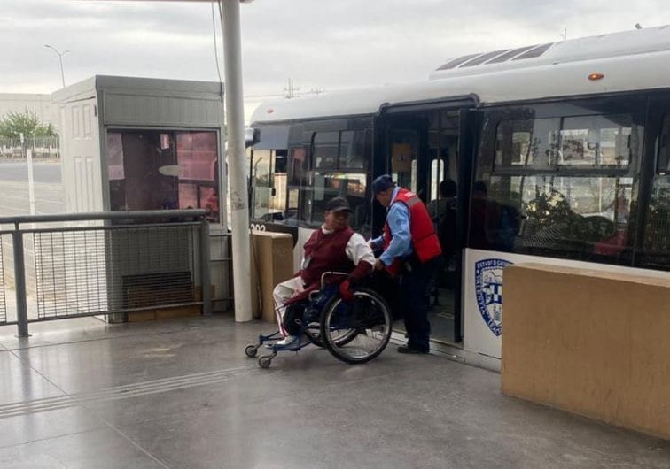 Reconocen labor de guardias de seguridad del Bowí por su apoyo a usuarios con discapacidad