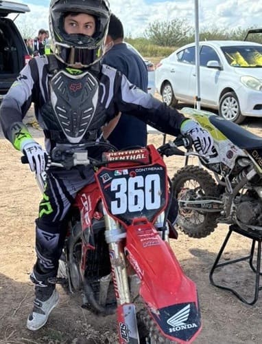 Piloto chihuahuense Leo Acosta una promesa del motocross.