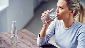 Beber agua durante el día, ayuda a contrarrestar el mal humor