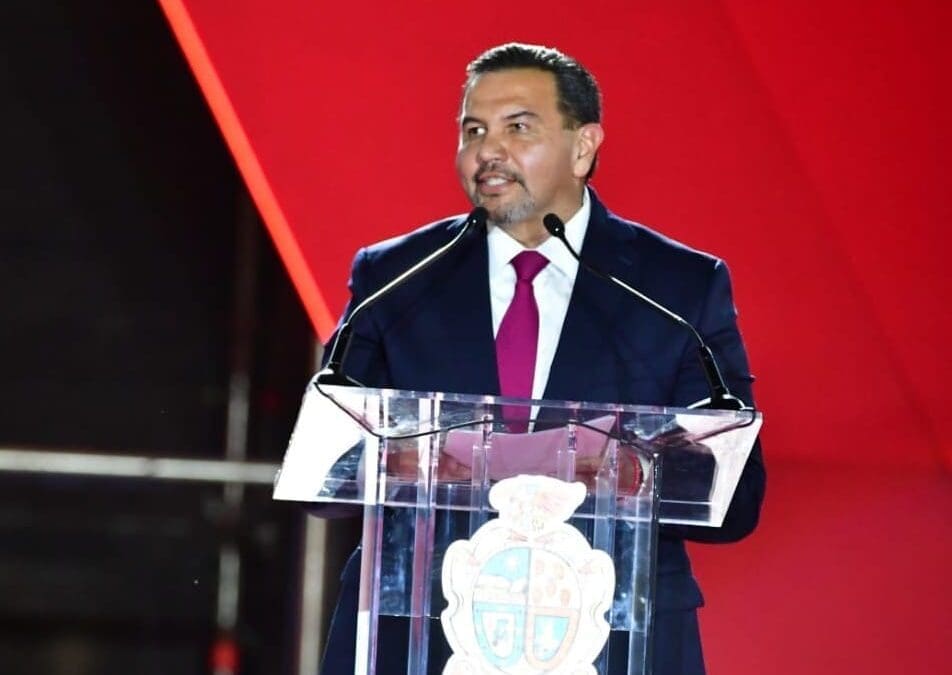 Cruz Perez Cuellar presenta informe de trabajo