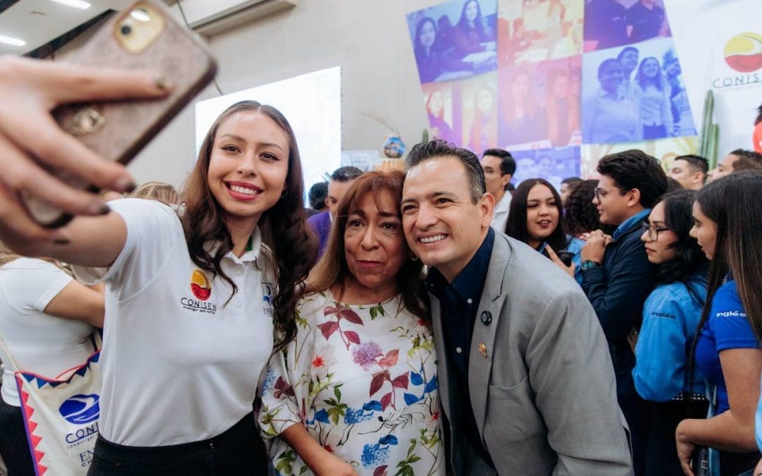 Da Bonilla bienvenida a Normalistas en Congreso Nacional de Investigación