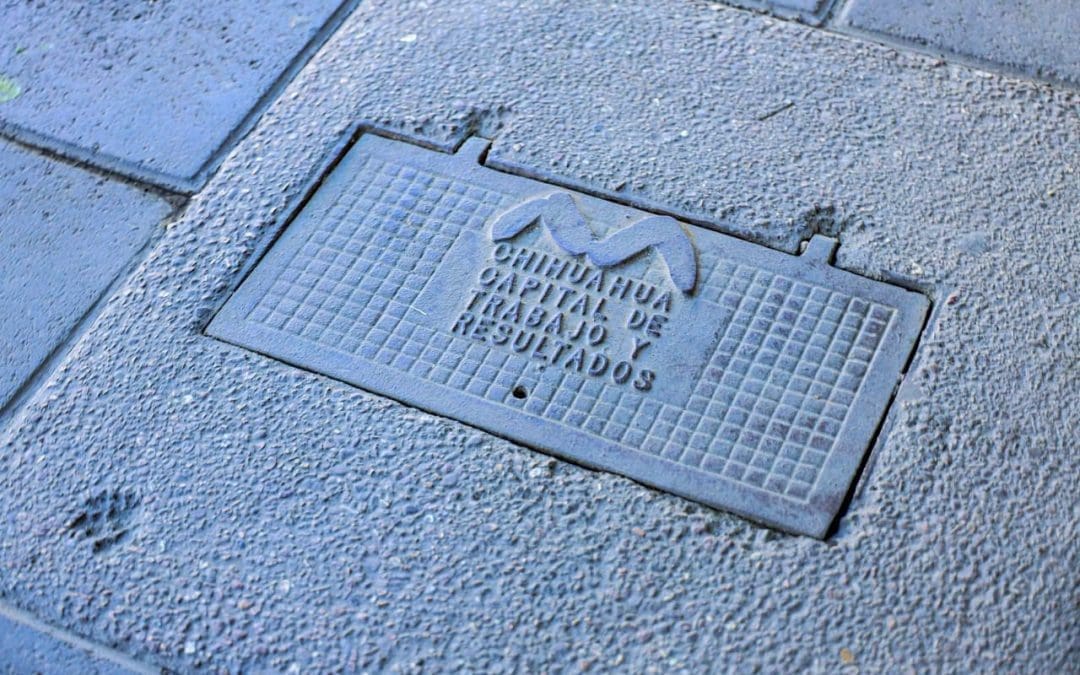 Continúa reemplazo de tapas de registro en tomas de agua del Centro