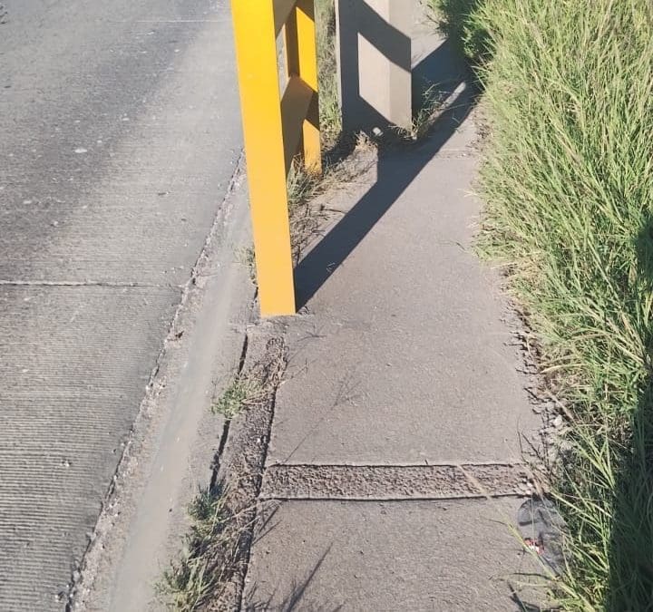 Vecinos denuncian falta de banquetas en Vialidad Ch-P y Esmeralda