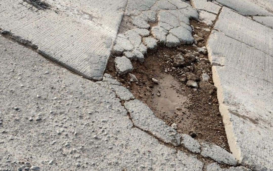 (Reporte Ciudadano) denuncian peligro por baches en Vistas del Norte