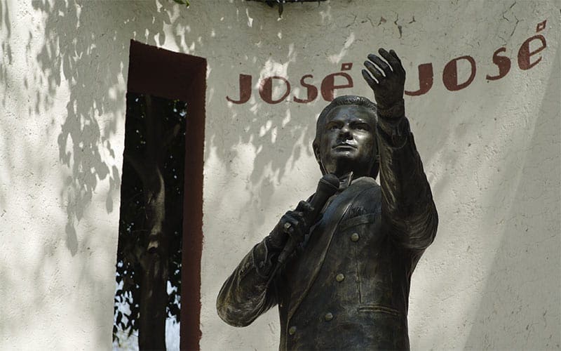 A seis años de su muerte, rinden homenaje a José José en Clavería
