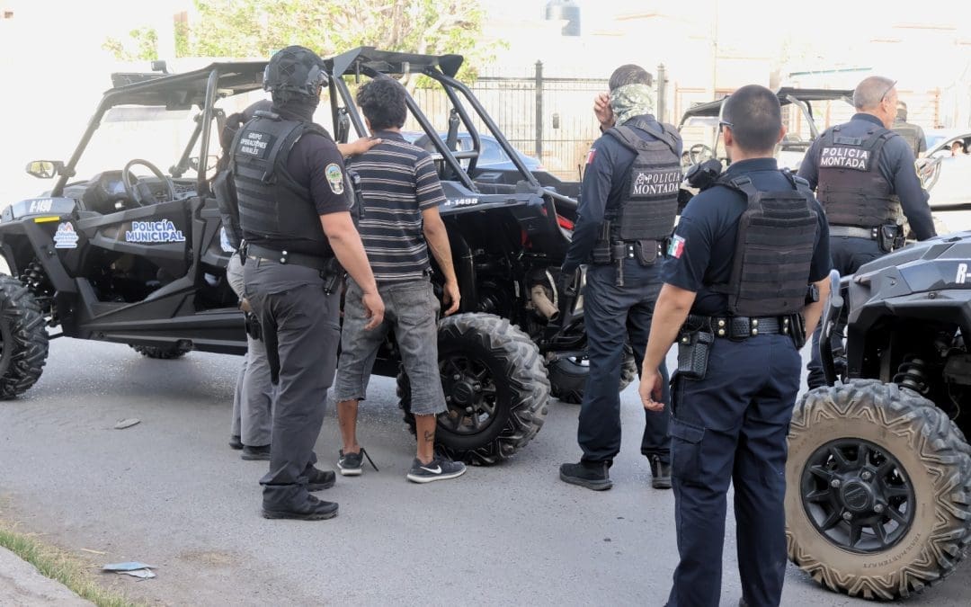 Hombre se queda atrapado en desagüe de la Teofilo Borunda