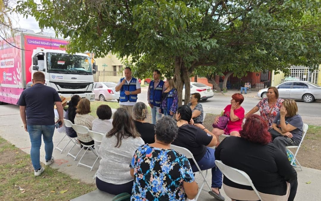 Abuelitas se realizan prueba de mastografía gratis en la colonia Mármol