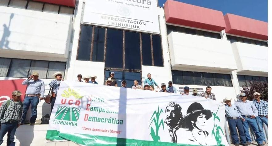 Campesinos toman oficinas de SADER