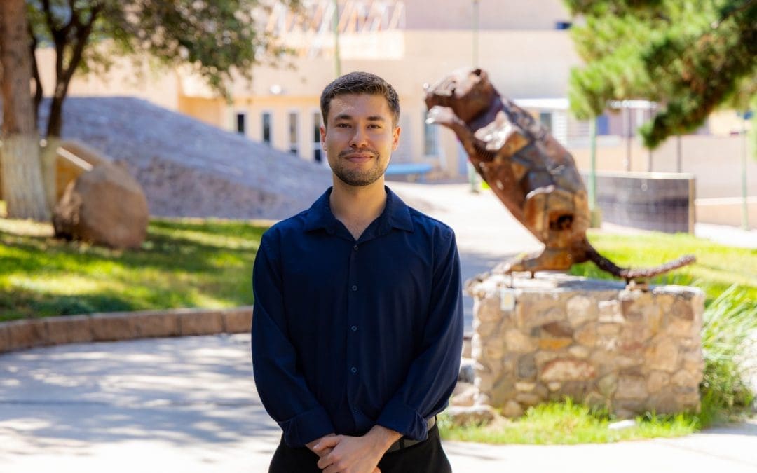 Ingeniero Aeroespacial egresado de la UACH logra tres títulos profesionales