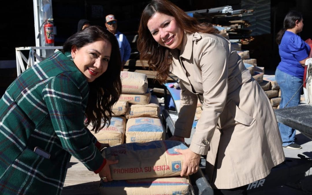 Habitantes de ciudad Cuauhtémoc reciben material de mejora de vivienda por parte de COESVI
