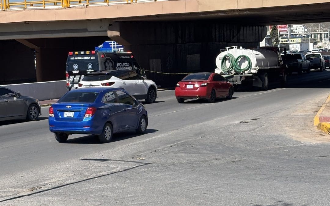 Fallece mujer tras caer de puente en avenida Universidad y Canal