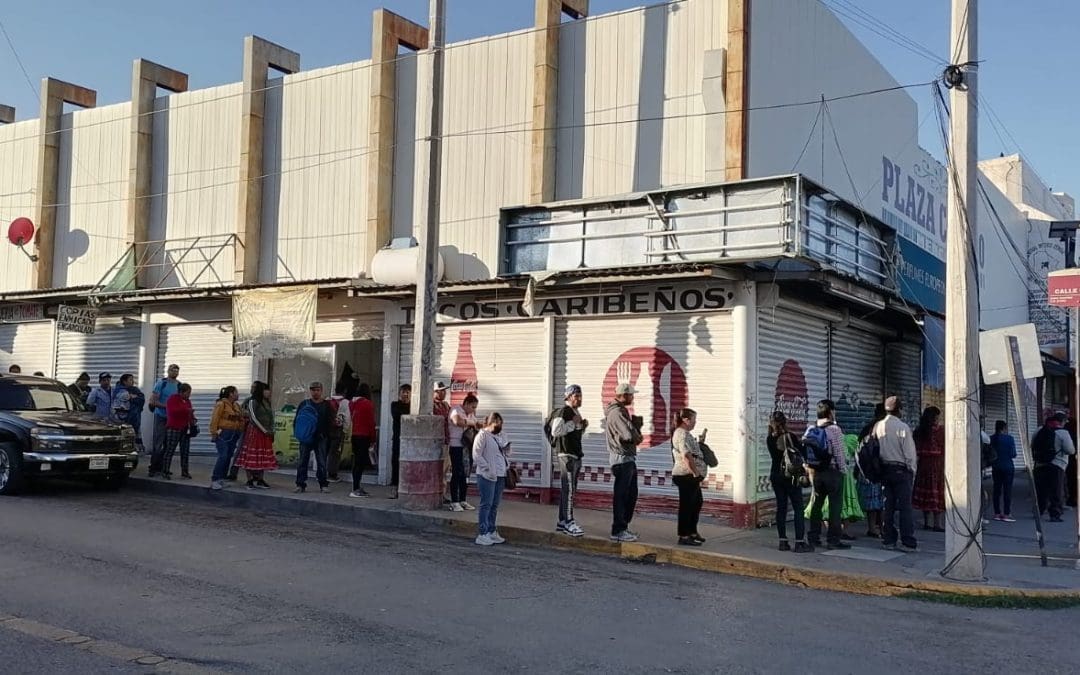 A pesar de nuevos camiones, persisten largas filas en rutas alimentadoras