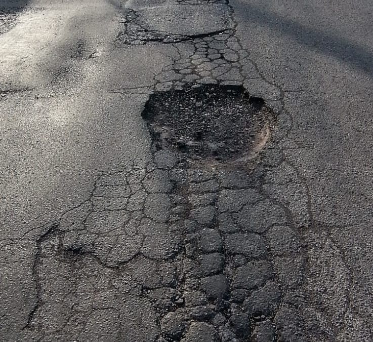 “Mega bache” sobre la avenida Tecnológico