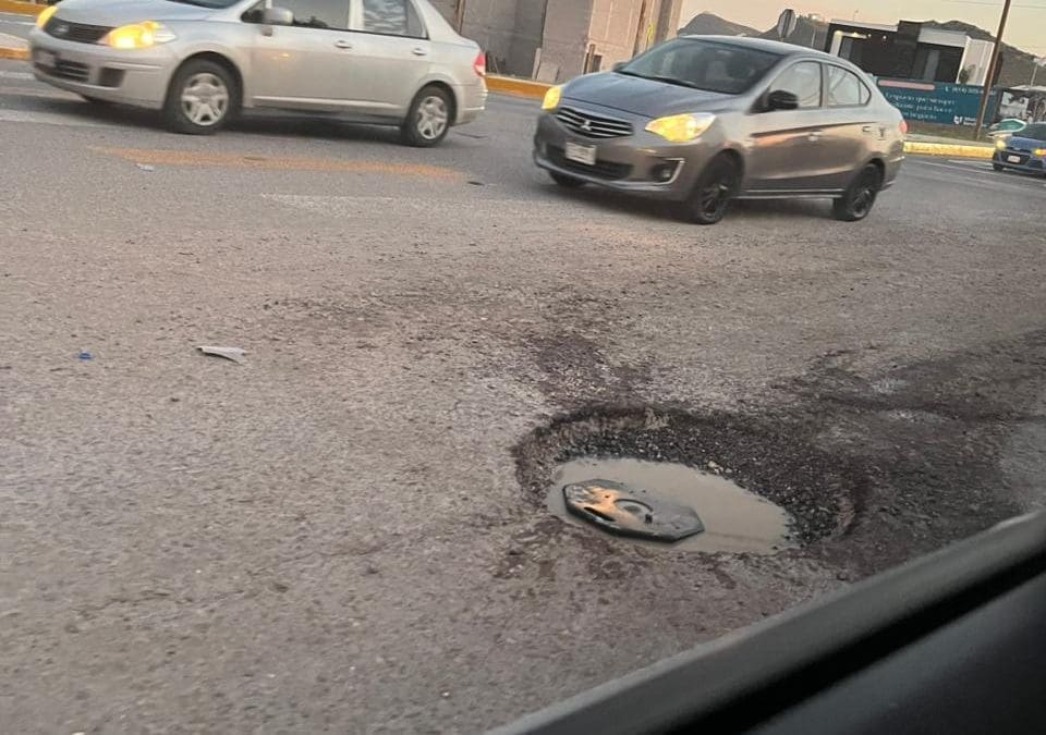 [Reporte Ciudadano] Automovilistas piden atención urgente por “mega bache”