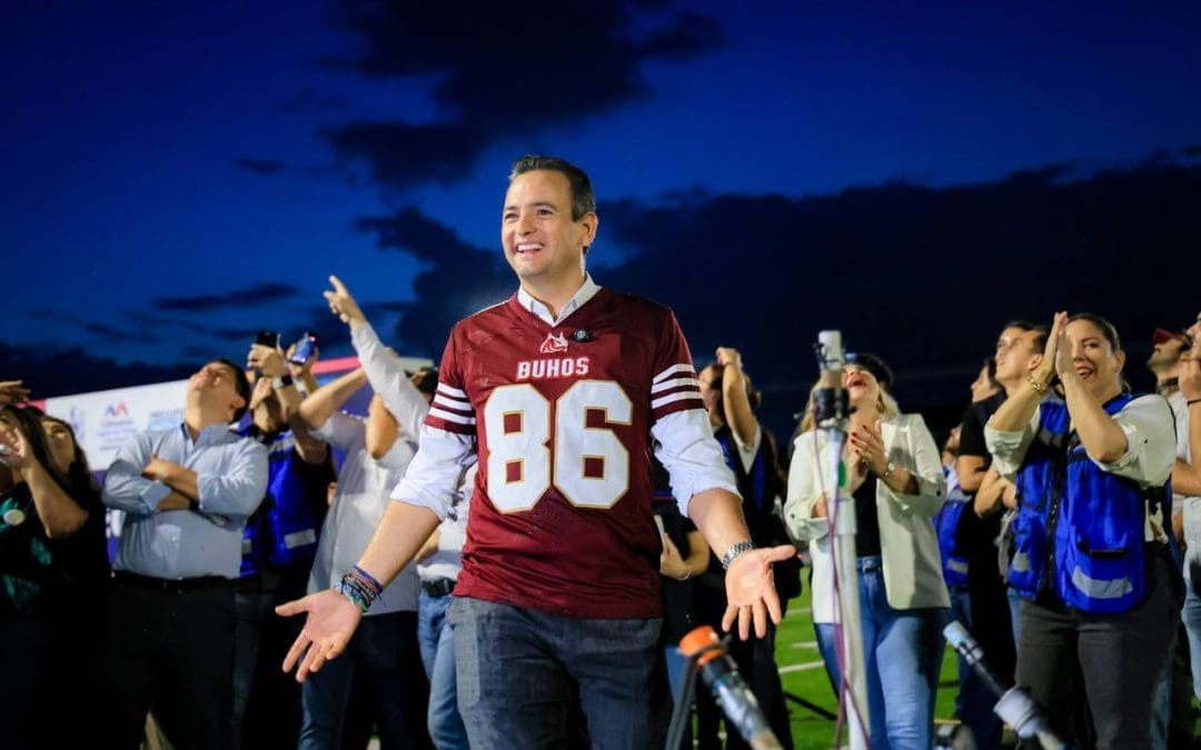 Entrega Bonilla iluminación y graderío en el CETIS 86