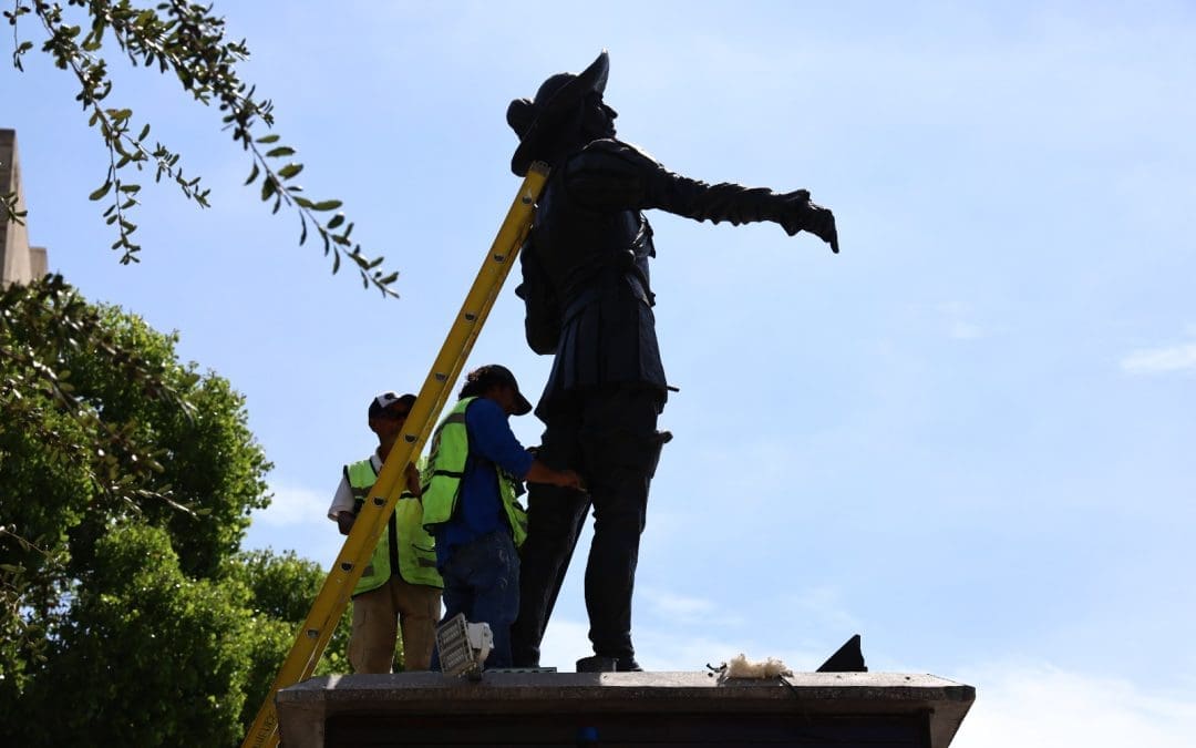 Dan mantenimiento a monumento de Deza y Ulloa para el 12 de octubre