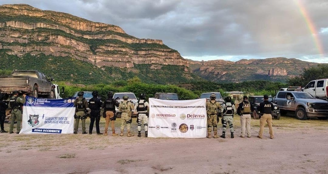 FGE asegura vehículos de grupo armado en Moris