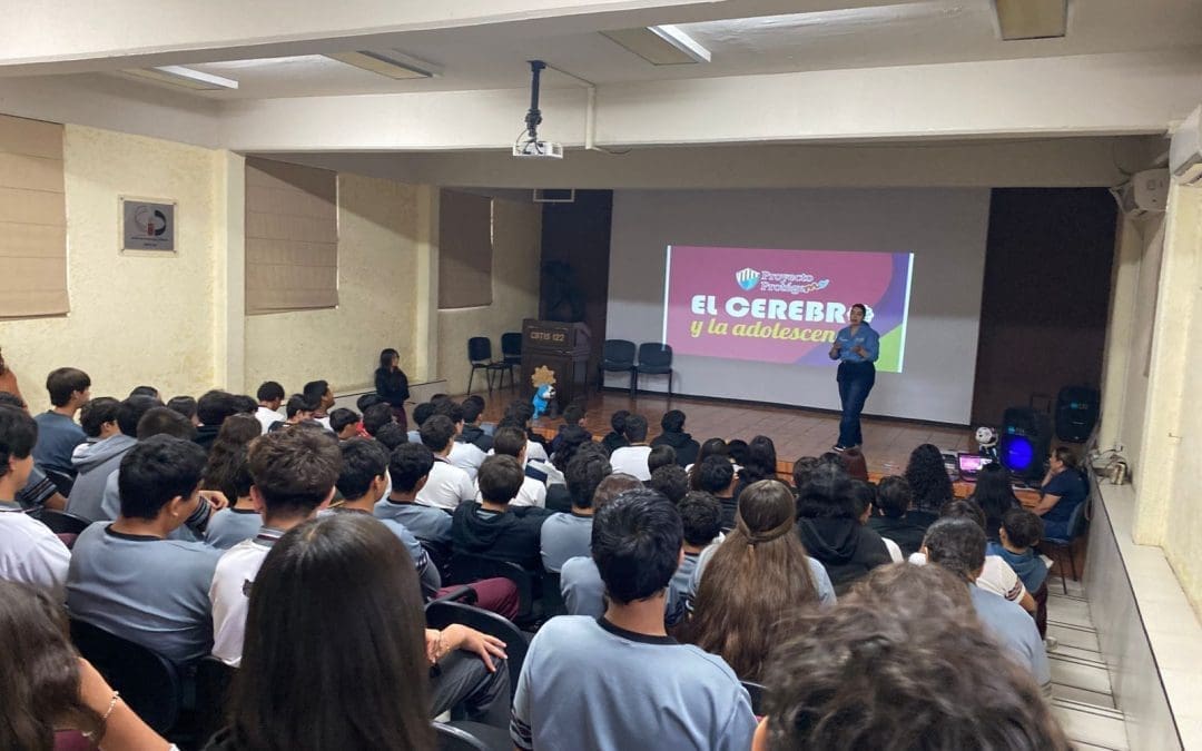 DIF Estatal y CBTIS 122 imparten taller sobre salud mental ante 500 estudiantes