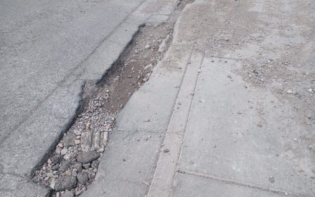 (Reporte Ciudadano): Zanja abandonada por empresa de cable pone en riesgo a vecinos en la colonia Militar