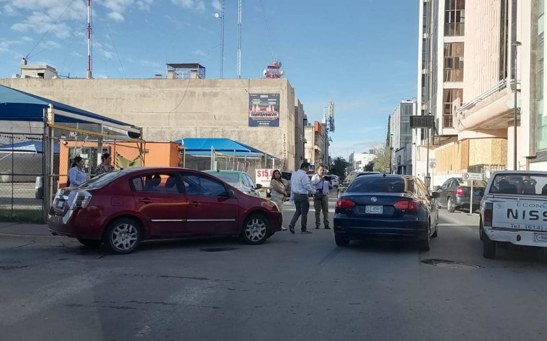 Choque en el cruce de Ojinaga y Quinta provoca caos vial
