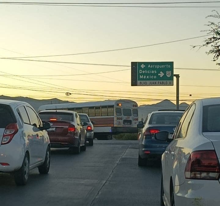 Una vez más, semáforo descompuesto en Fuerza Aérea Mexicana y Juan Pablo II