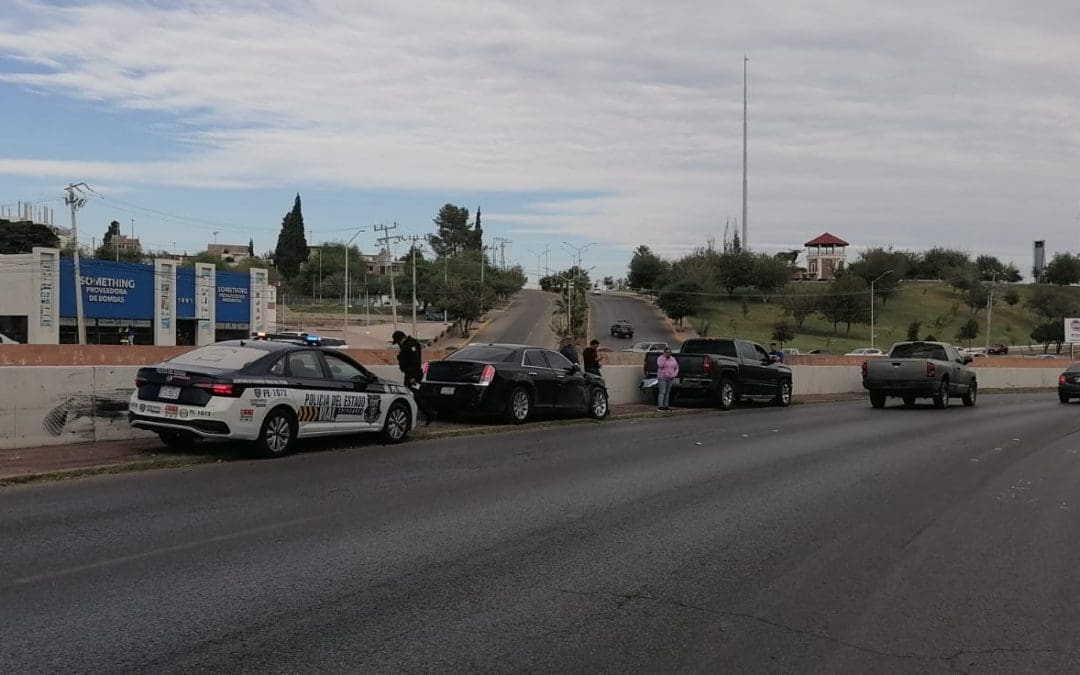 Fuerte choque entre tres vehículos sobre Teófilo Borunda, a la altura del Museo Semilla