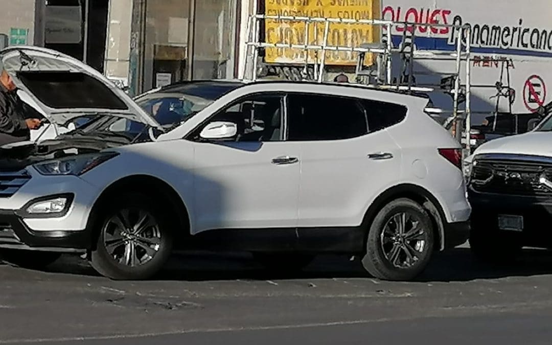 Camioneta se descompone en pleno cruce de Victoria y Díaz Ordaz