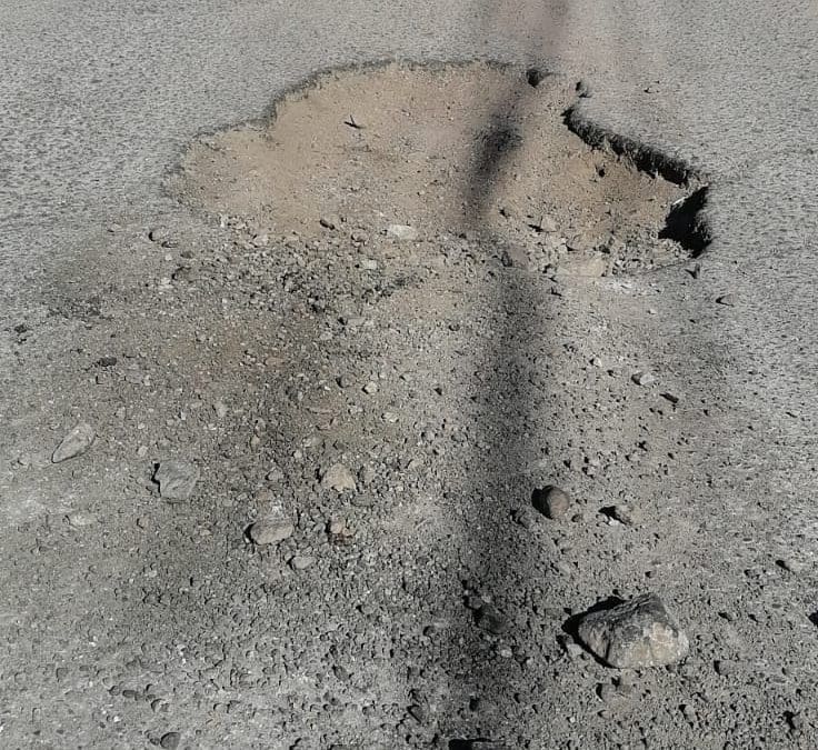 Mega bache pone en riesgo a conductores del norte de la capital