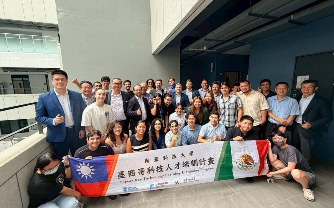 Jóvenes chihuahuenses se especializan en semiconductores en Taiwán