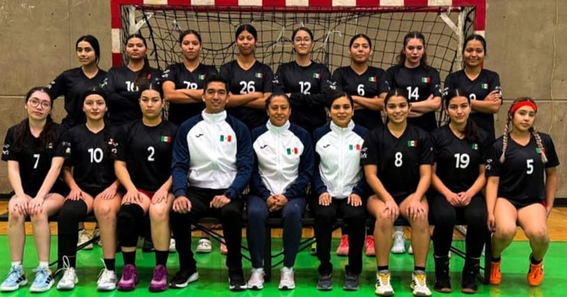 Felicita Adán Galicia a delegación mexicana de handball femenil por su primer triunfo en el campeonato mundial