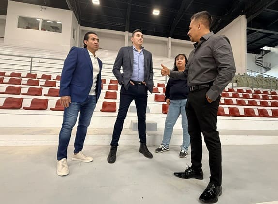 Asiste Eduardo Najera a las obras en el gimnasio Neri Santos