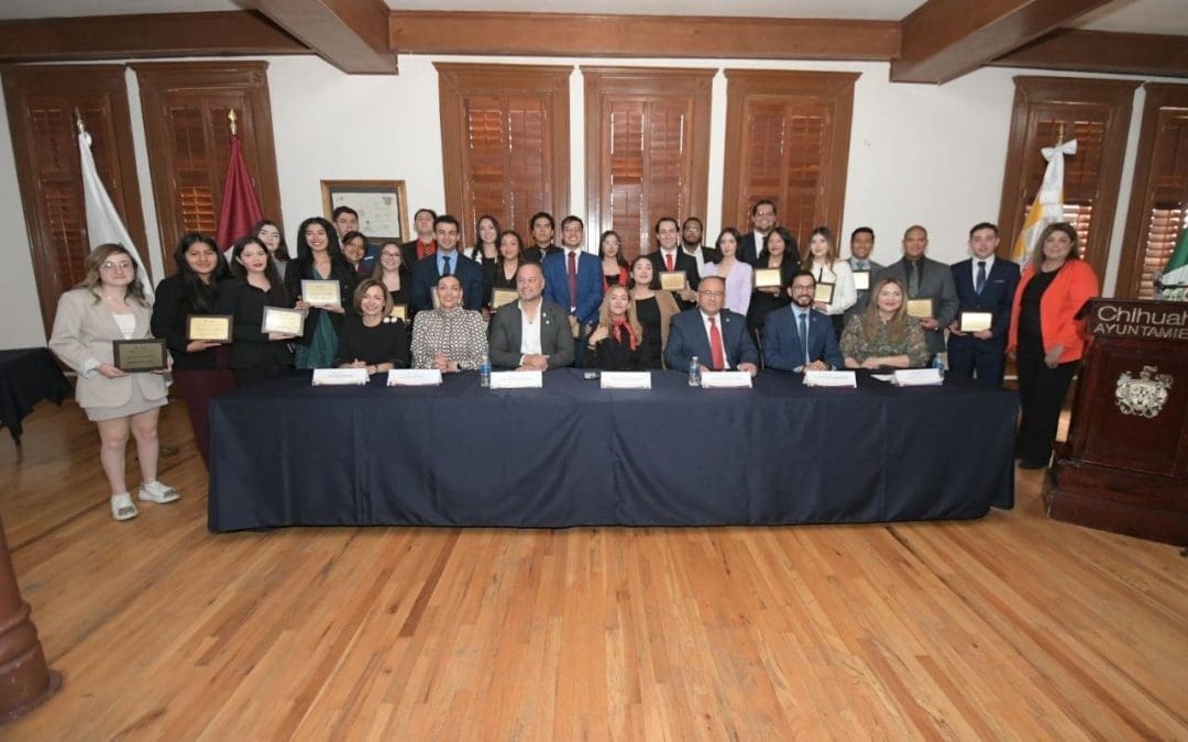 Rinden protesta integrantes del Cabildo Universitario