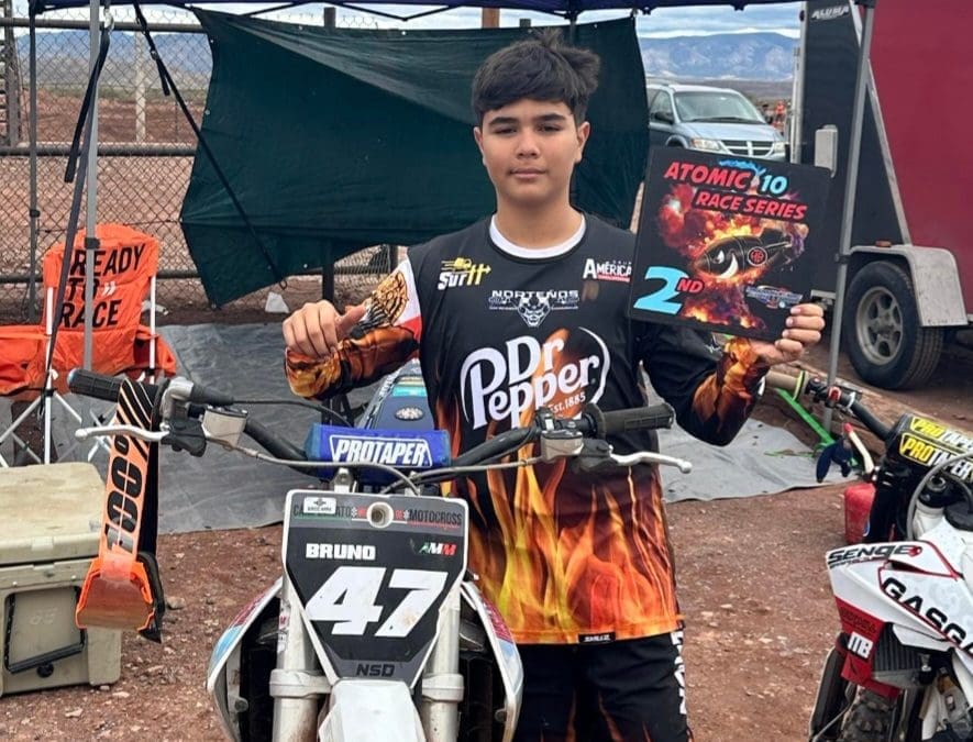 Suben pilotos chihuahuenses al podio en EU.