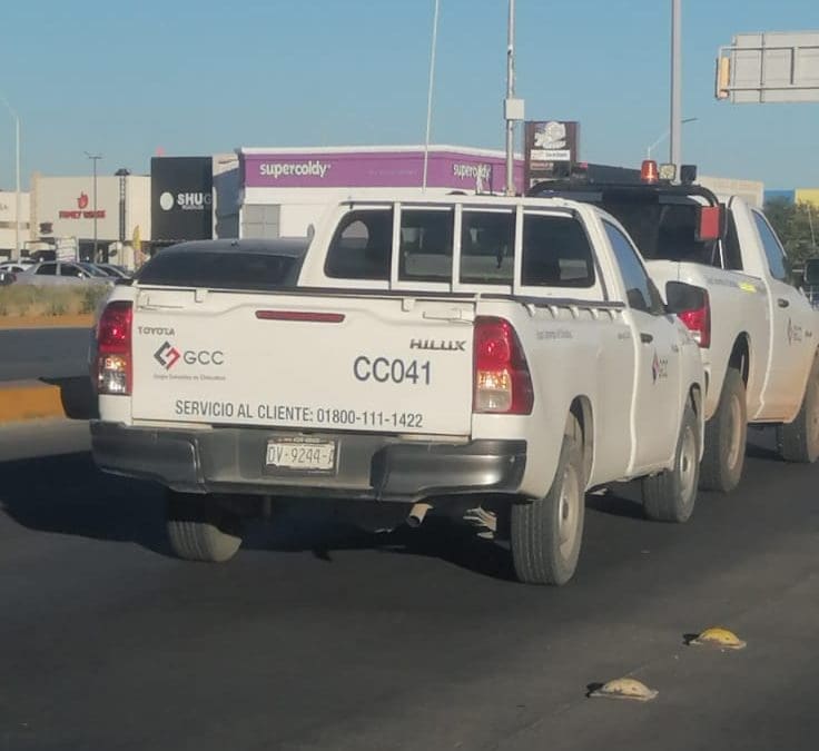 Choque por alcance causa tráfico en vialidad Sacramento, cerca de Monte Albán