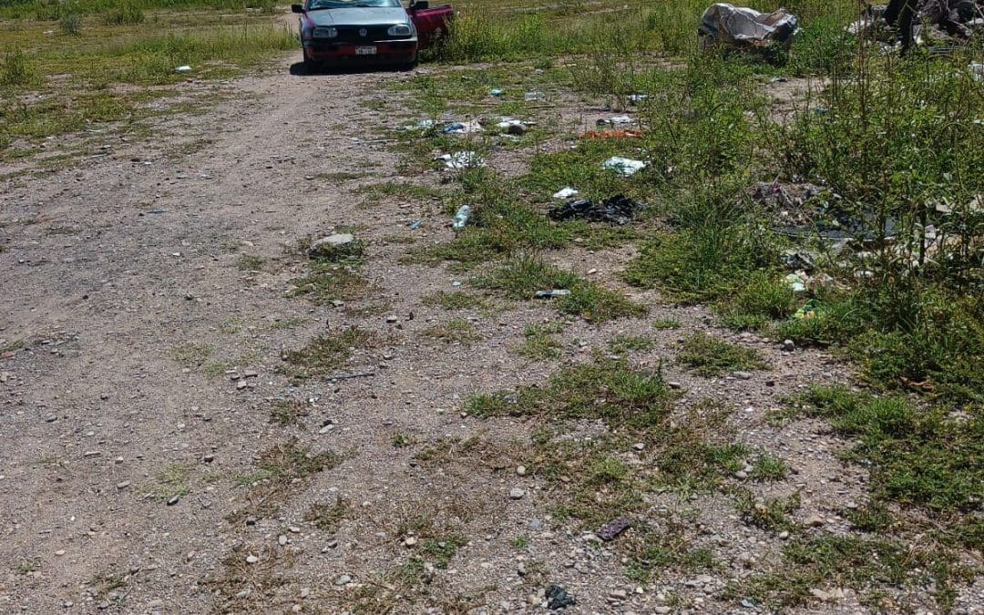 Vecinos denuncian tiradero constante en terreno baldío de Santa Mónica