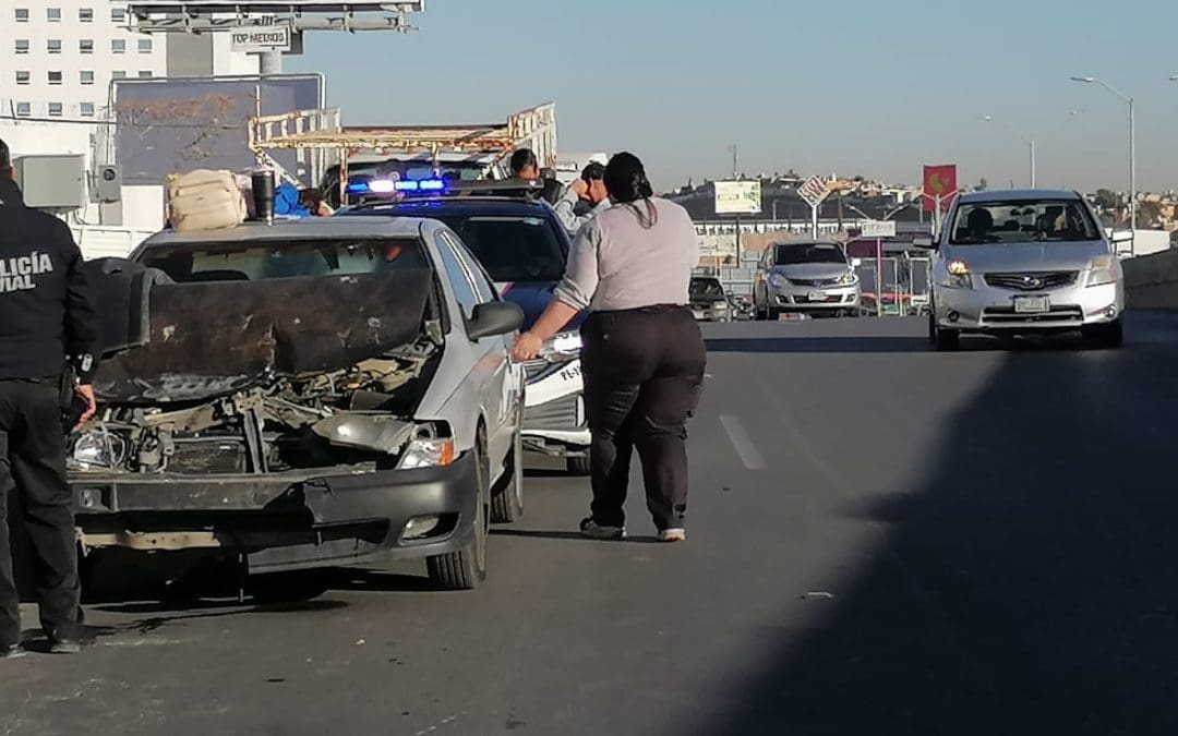 Aparatoso choque paraliza Periférico de la Juventud; no se reportan lesionados