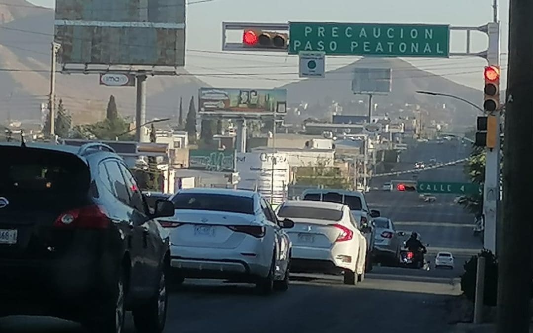 Caos vial por semáforos descompuestos sobre la 20 de Noviembre